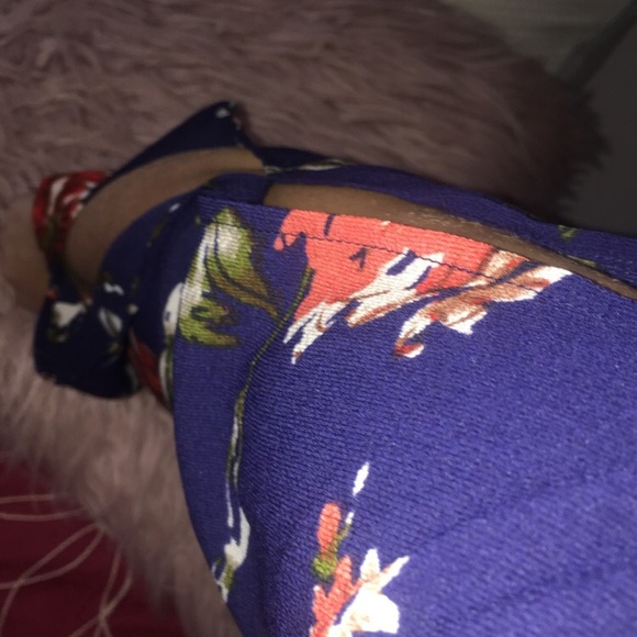 Navy floral blouse - Picture 3 of 3